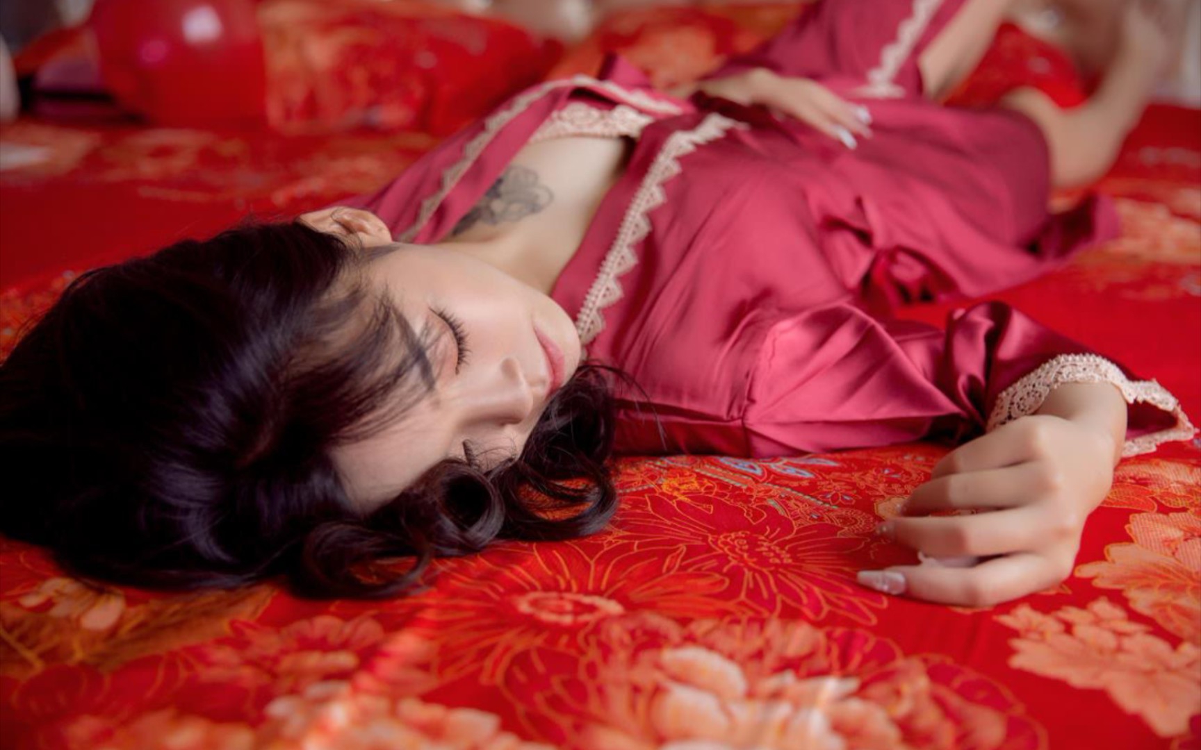 老中医禽兽不如，尽然侵犯了自己侄女。