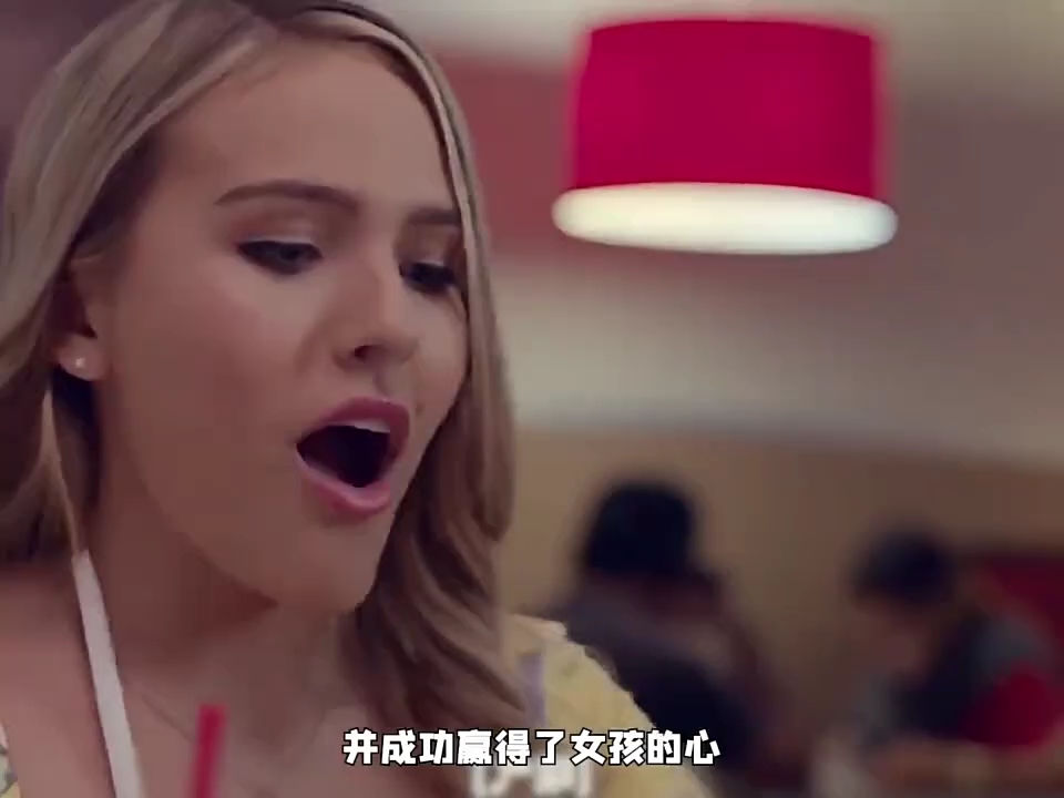 40岁的女人对儿子的朋友产生了兴趣！