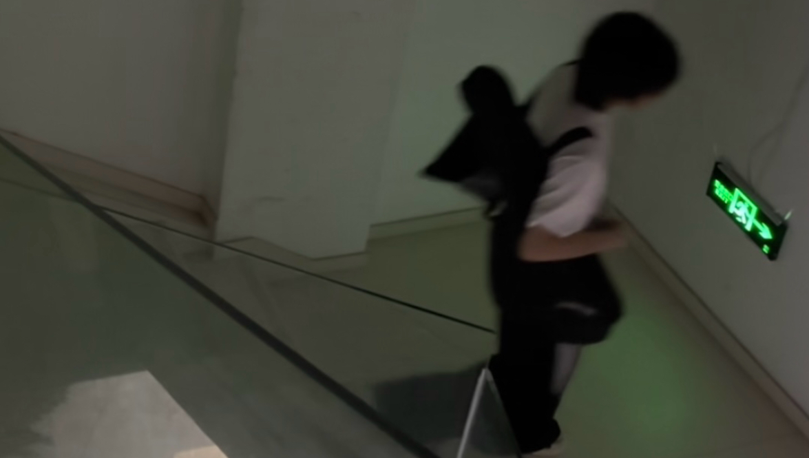 “我在仓库里，翻到了没写完的青春”