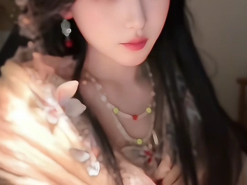 倾国倾城，国色天香，娇小玲珑，绝代佳人。你们还有什么词来形容她的美貌。