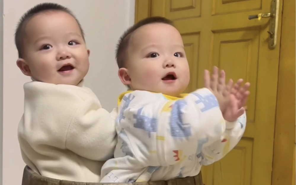 揭秘了揭秘了，圆子为什么一开心就拍手？团圆子又为什么那么爱笑？答案全在这里！