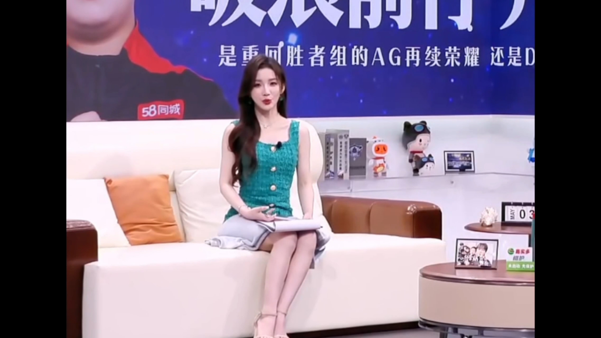 2024.5.3王者荣耀职业联赛春季赛AGvsDRG赛前评论席解说小鹿一字带高跟鞋，非常漂亮性感！（一）