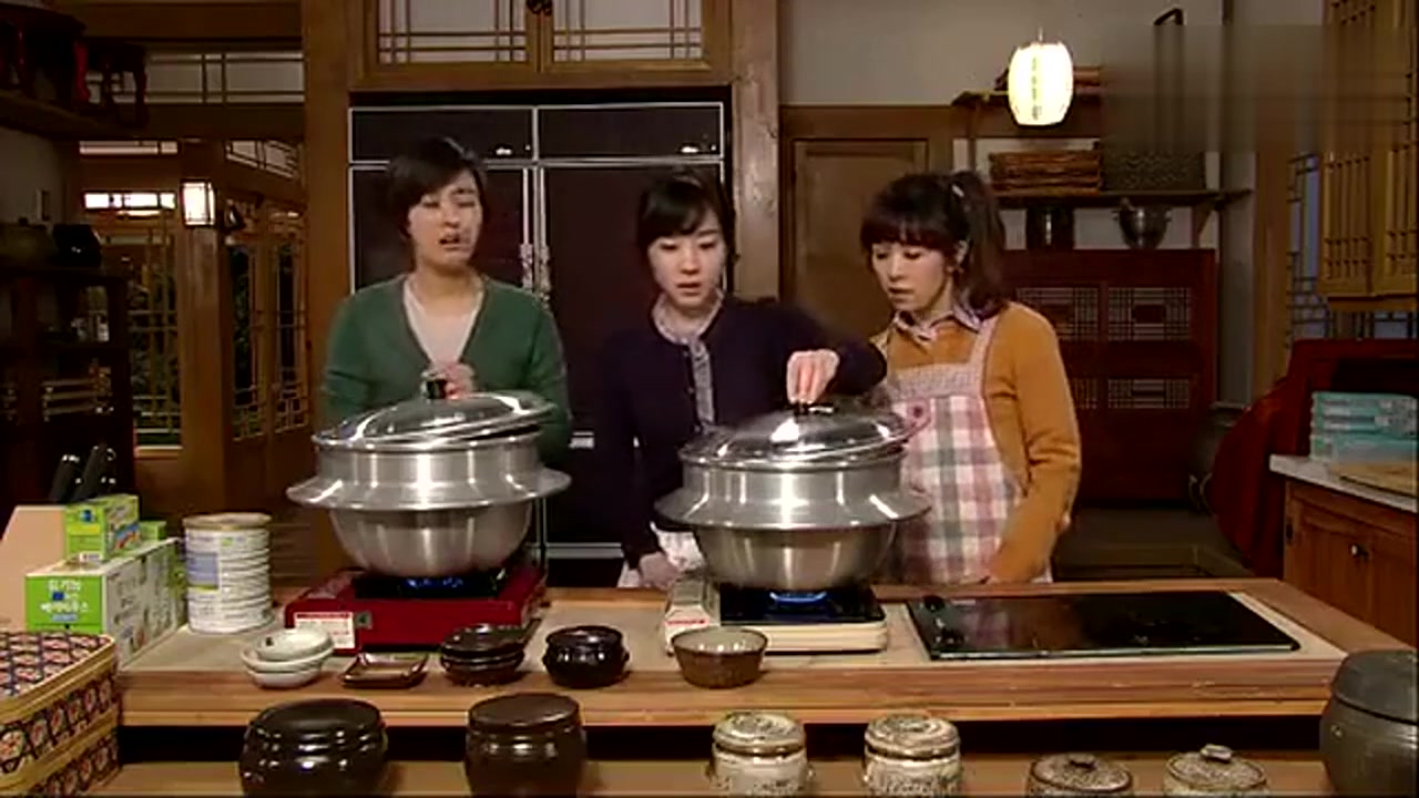 家门的荣光，丹雅生孩子提前发动，在家就生下了双胞胎儿子1