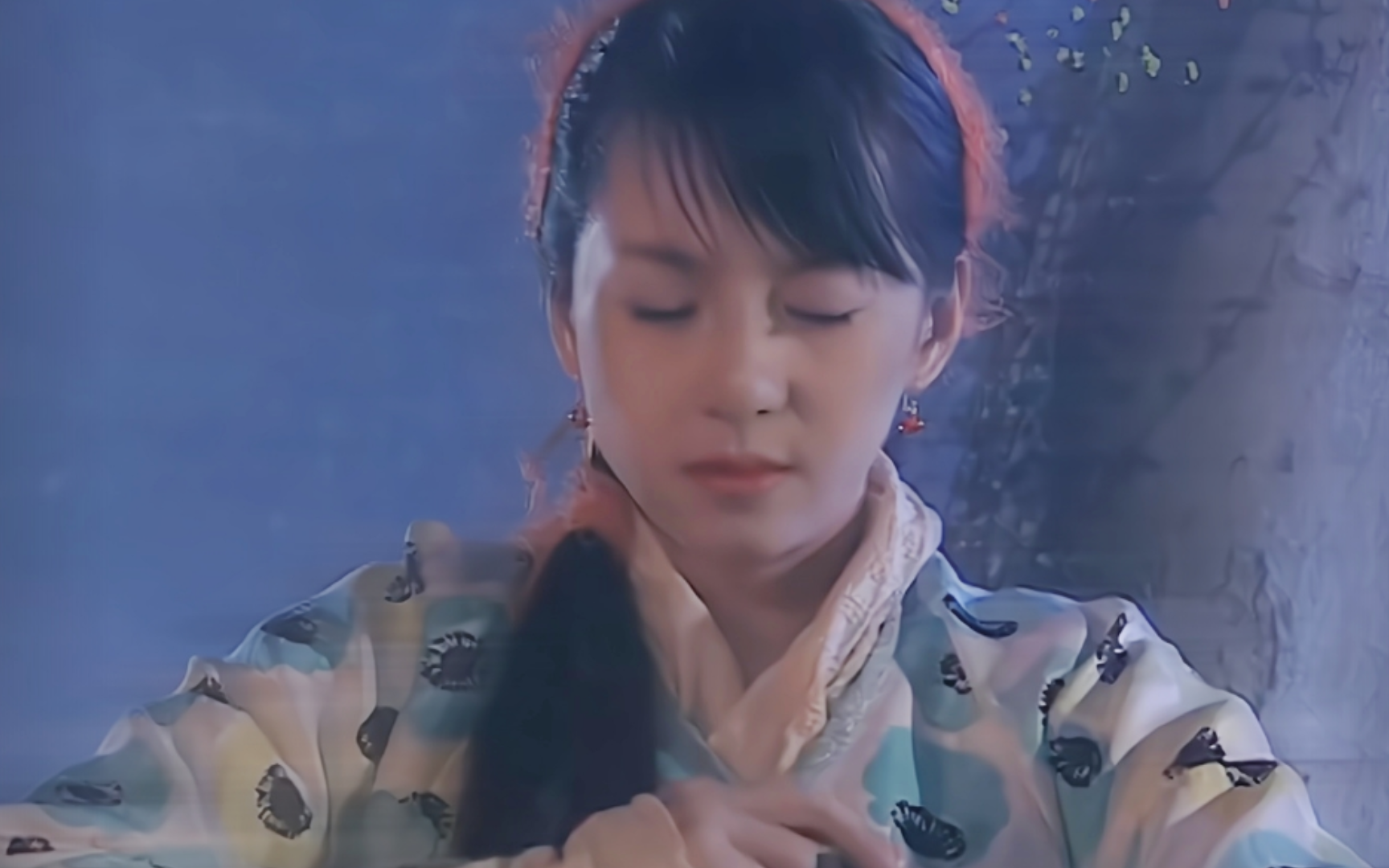 她本来是天上最喜欢笑的仙子，可如今却很难看到她笑了，她知道故事的结局，但我想她应该从来没有后悔过