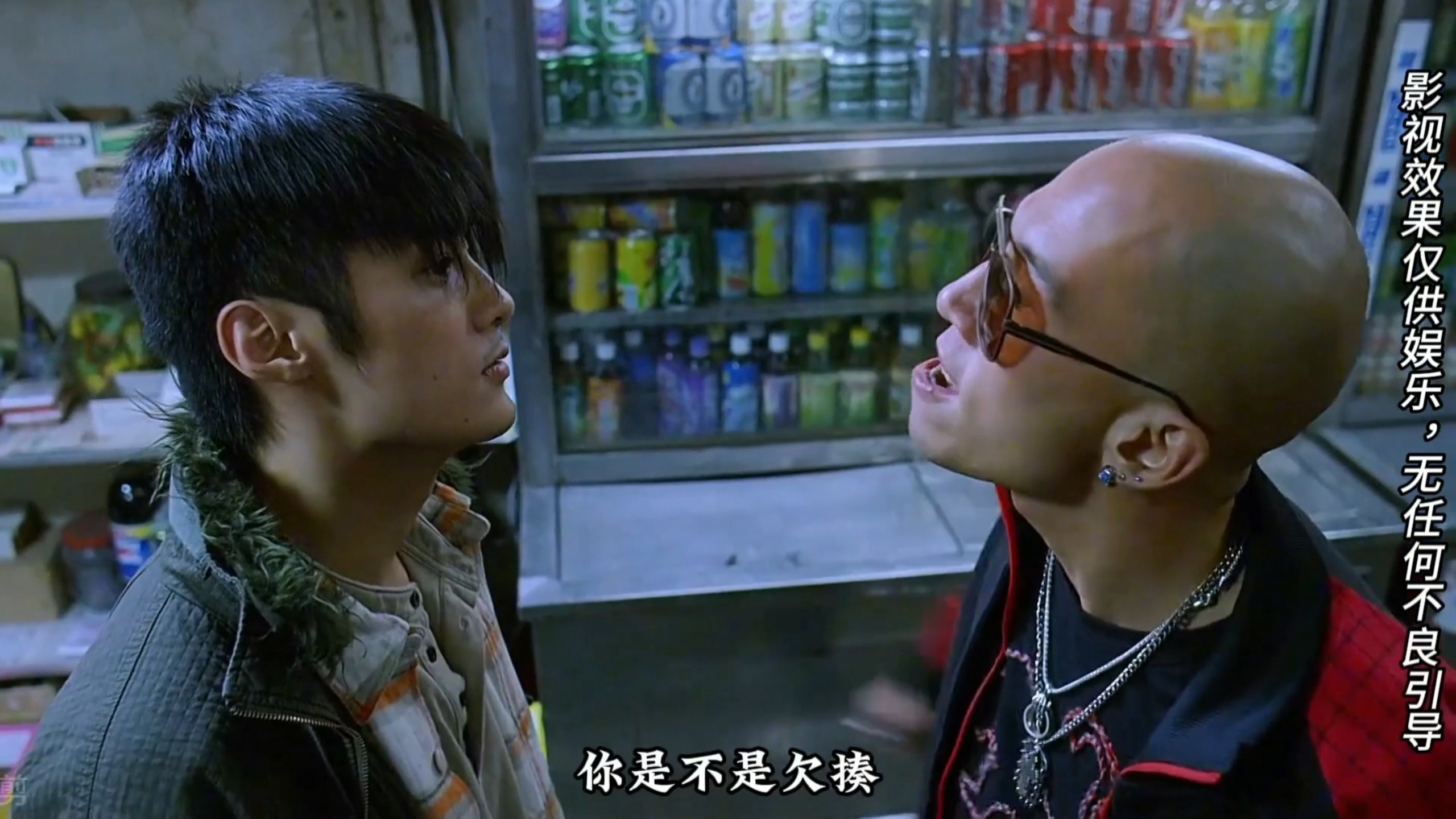“给我煮碗火腿面来吃，我们关门了，你是不是欠揍”重温经典港片《黑白战场》