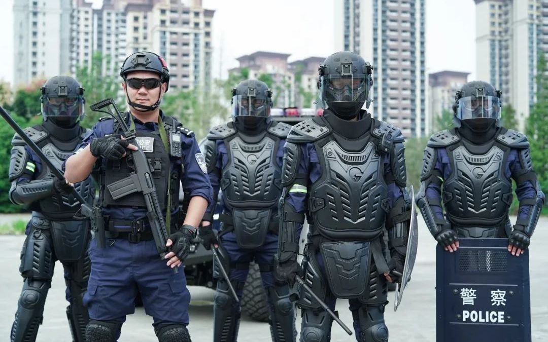 成都公安PTU机动部队成立  警服撞衫港警！