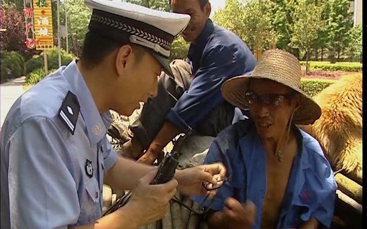 感动千万网友最真实的声音“往前看”：“福贵”大爷淡淡地活着，笑着面对惨淡的人生