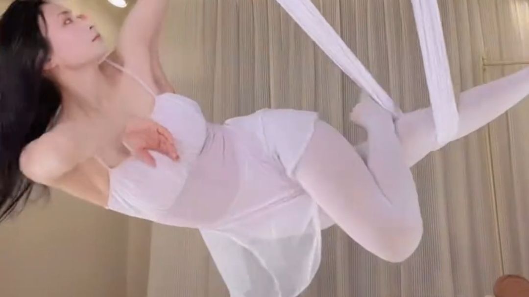 空中舞蹈瑜伽