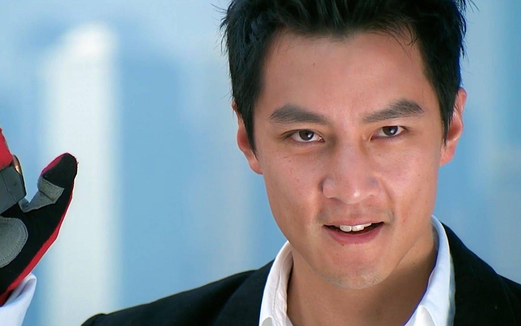 吴彦祖演技巅峰之作！把抢劫当成游戏，经典动作港片《新警察故事》