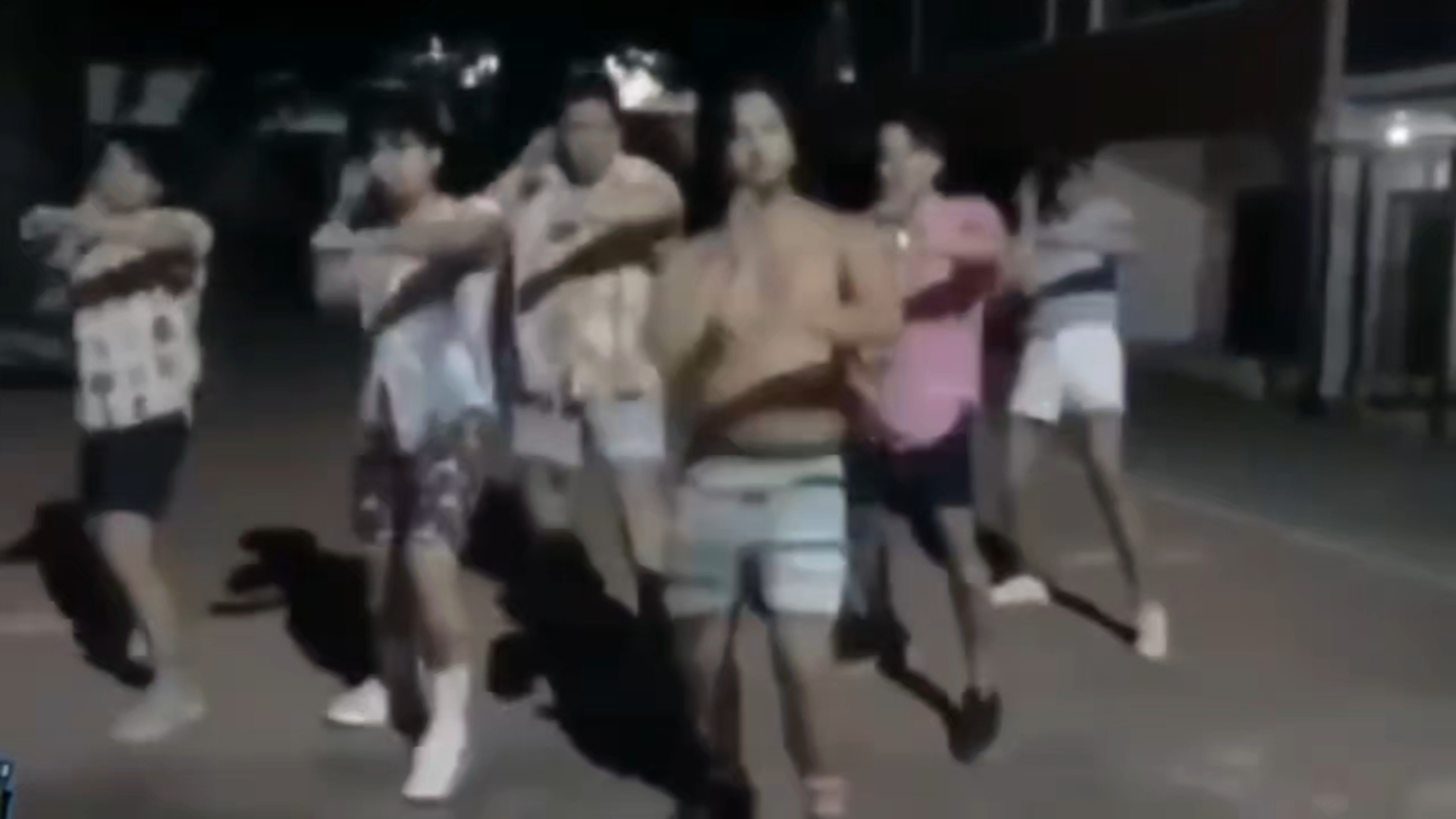 “人间琴悠扬，姑娘把谁记心上。”