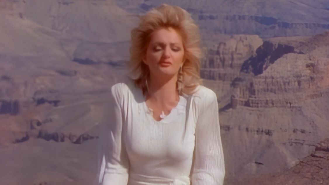 Bonnie Tyler - Holding Out For A Hero (Official Video)【中英字幕】
