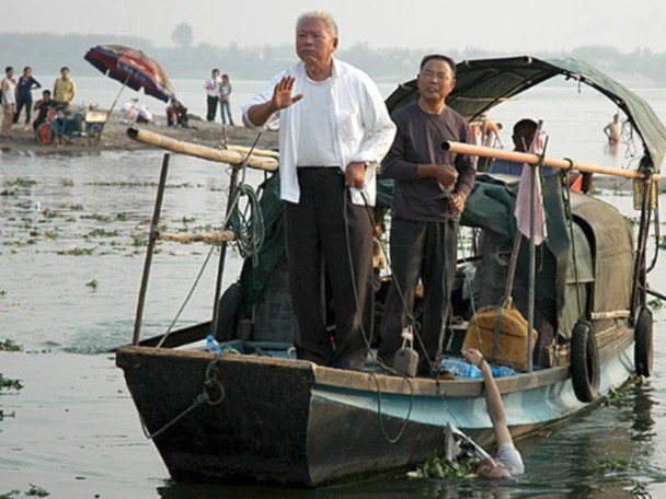 2009年，挟尸要价名场面