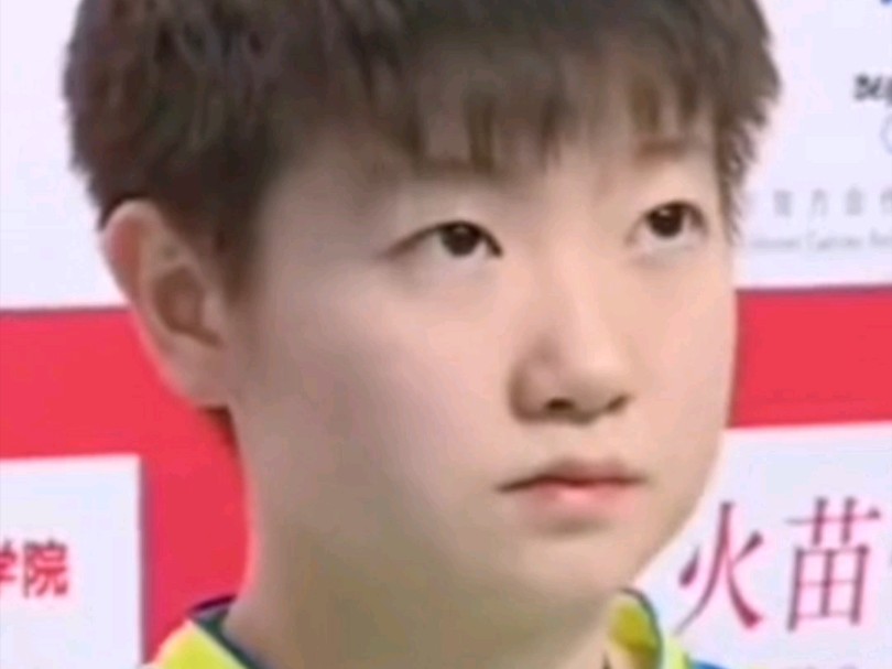 台湾解说眼里的孙颖莎 “不要看她外貌喔 很重要要说三次，她长得非常可爱 很娇小”