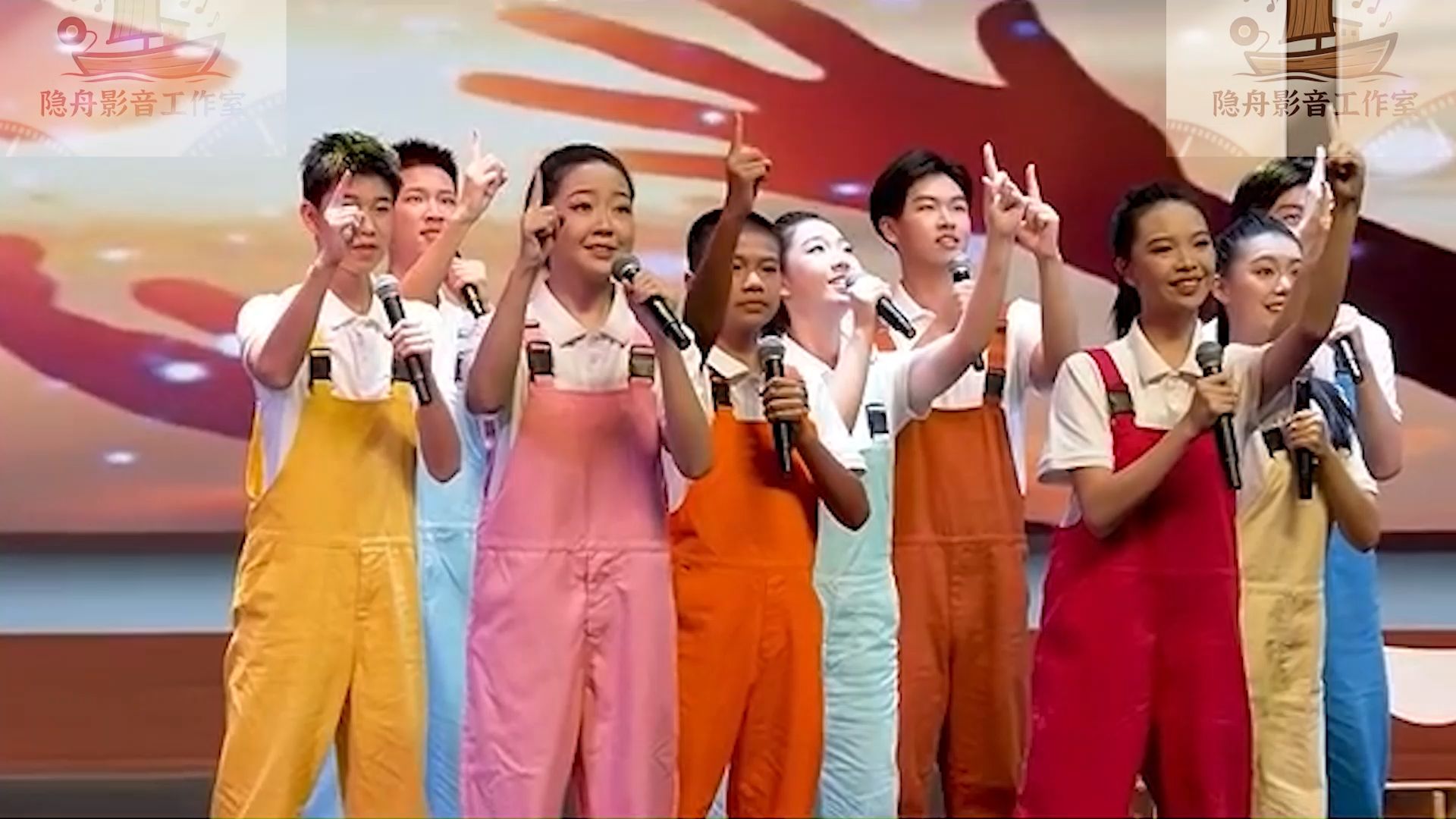 中学生校园集体朗诵《青春万岁》开口惊艳，氛围感拉满！