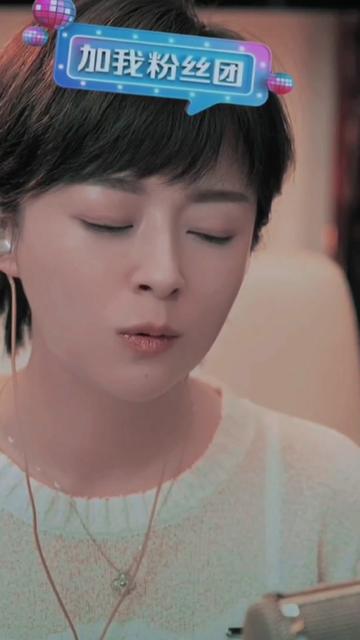 我来自偶然 像一颗尘土  有谁看出我的脆弱 我来自何方 我情归何处  谁在下一刻呼唤我 天地虽宽 这条路却难走 我看遍这人间坎坷辛苦 我还有多少爱 我还……版本