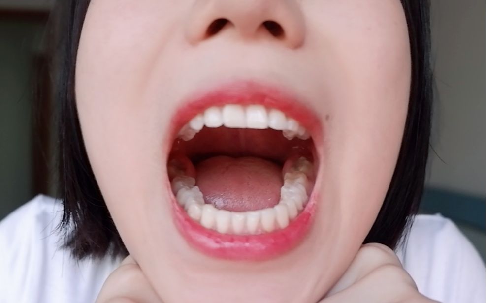 嗷呜~进来让我咬一口！偷偷告诉你我的牙齿秘密~