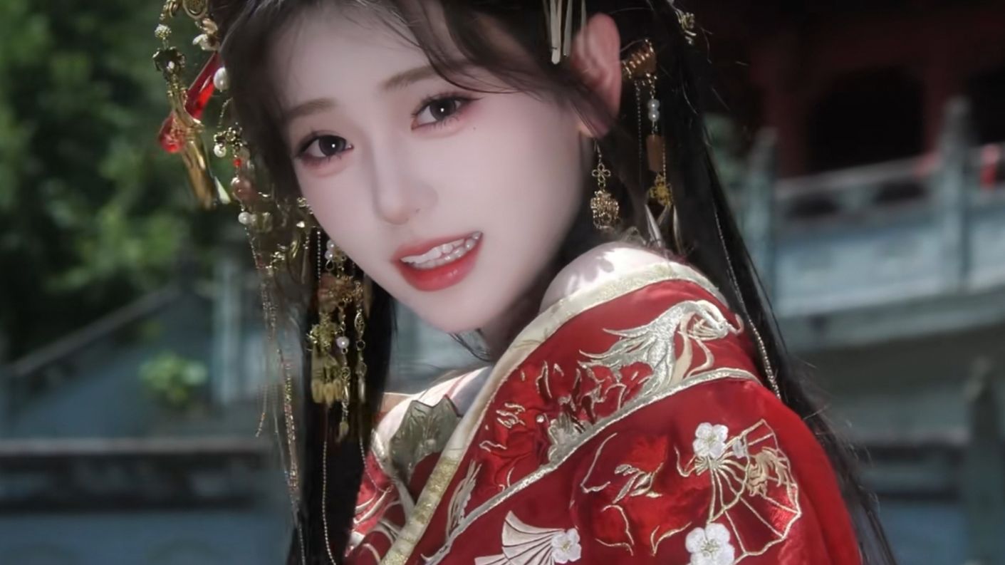 【我不叫龙虾】倒也不是好色，只是花开的正艳，我若不去欣赏两眼，倒显得不解风情了
