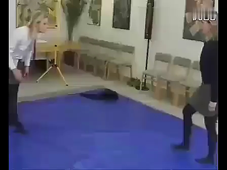 两个校园辣妹的精彩对决
