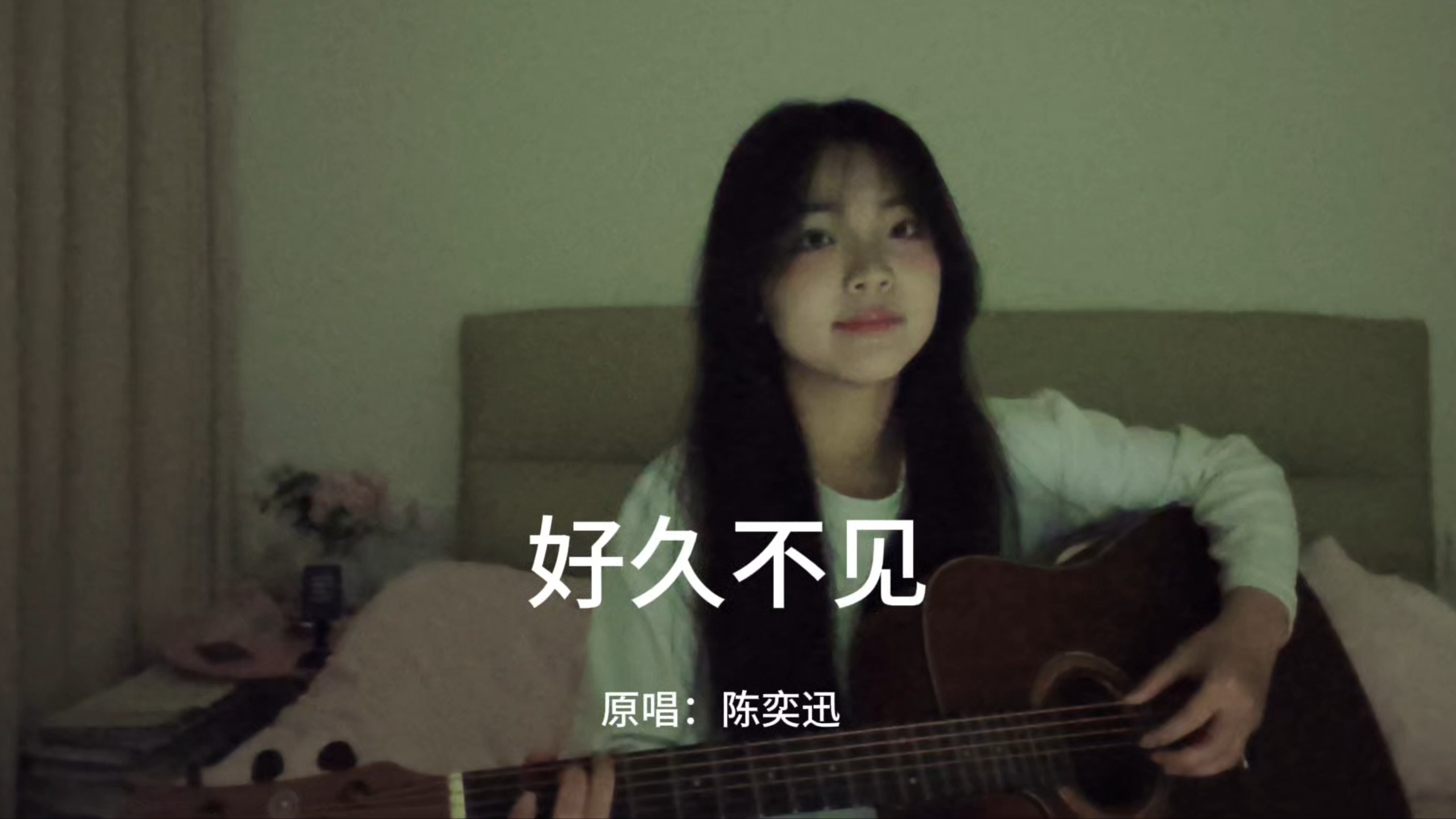 “你会不会忽然地出现，在街角的咖啡店”