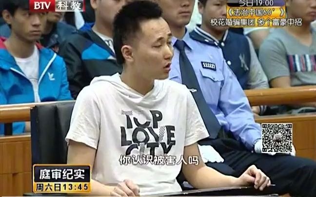 内向学生遭校园暴力，爆发之下连捅两人，法官无奈摇头