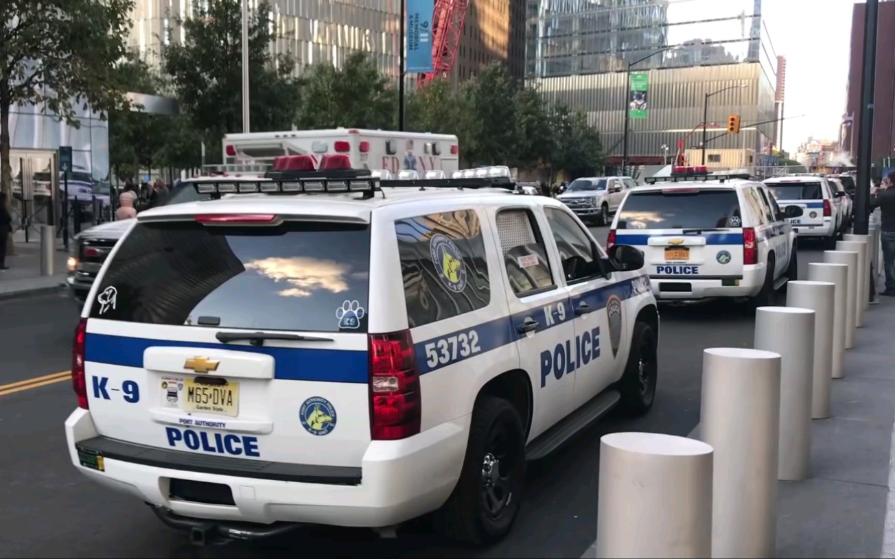 纽约新泽西港务局警局（PAPD）警员在世贸一号塔附近加强巡逻