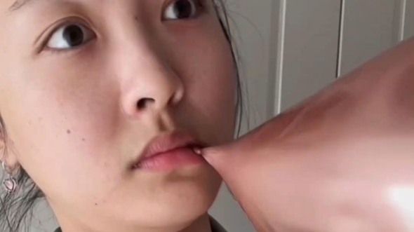 母乳喂养|每天被娃这样嘬，已经变成大摆钟了（微笑）
