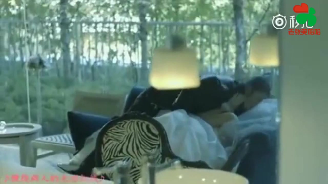 女孩结婚当天与前男友房内激情热吻，门外新郎竟然毫不知情