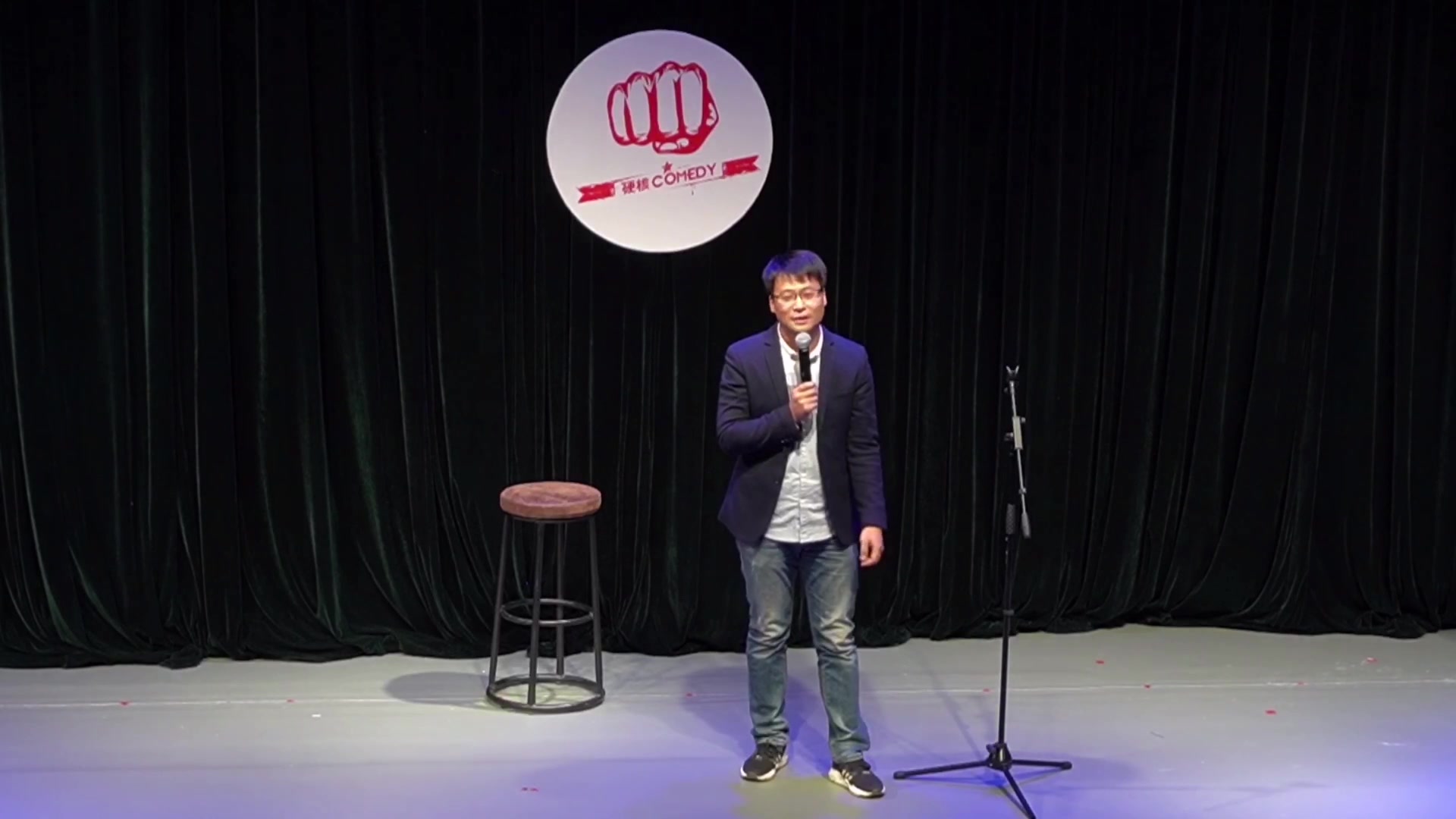 【单口喜剧/脱口秀】没有家庭地位无奈只能做律师