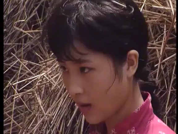 黄花大闺女在草垛里被男人办了