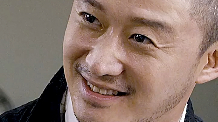 水系魔法本可轻松压制火系魔法，奈何新人得到魔法不会用😂，后面京哥用火系魔法破金系魔法师的传送阵太帅了！