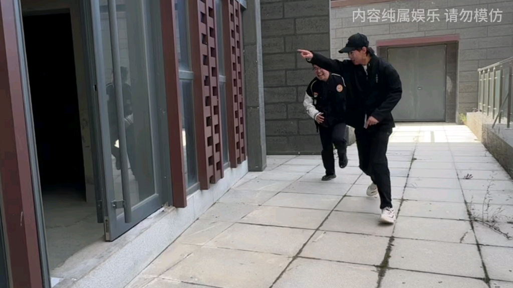 《废楼逃生记》