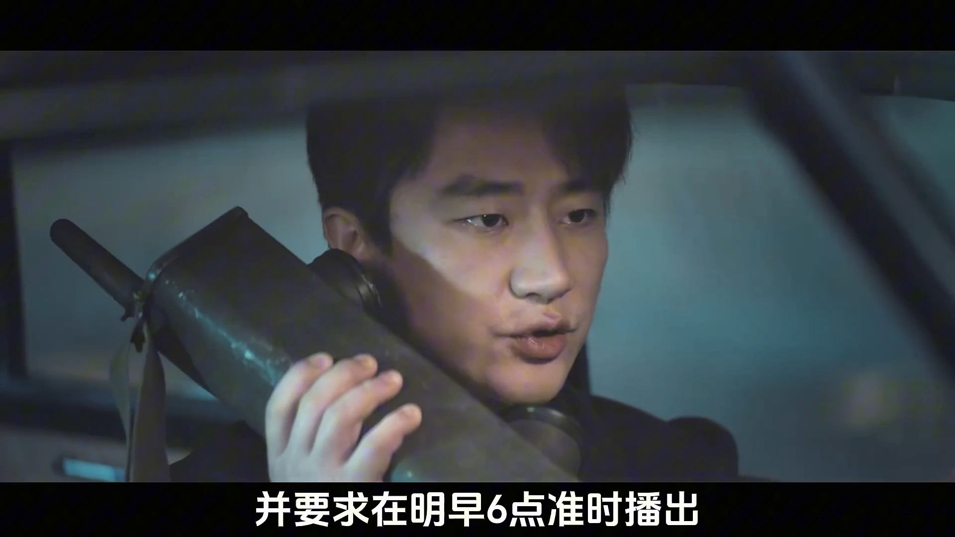 一口气看完《瞄准》，顶级杀手被抓，警局围成铁桶还是被他逃走