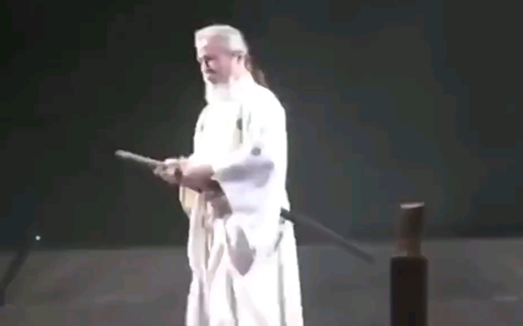 日本76岁大师演示居合斩