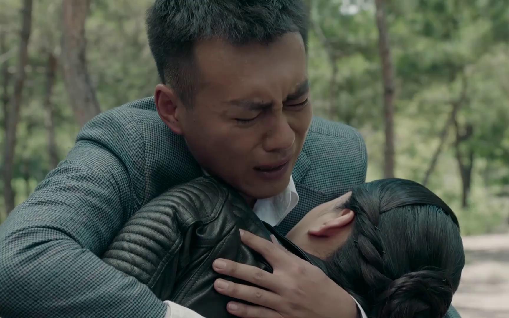 誓盟：汉奸要抓地下党，姐姐阻拦，汉奸竟丧心病狂地杀死她和弟兄