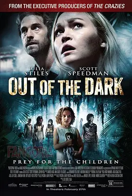 走出黑暗 Out of the Dark海报